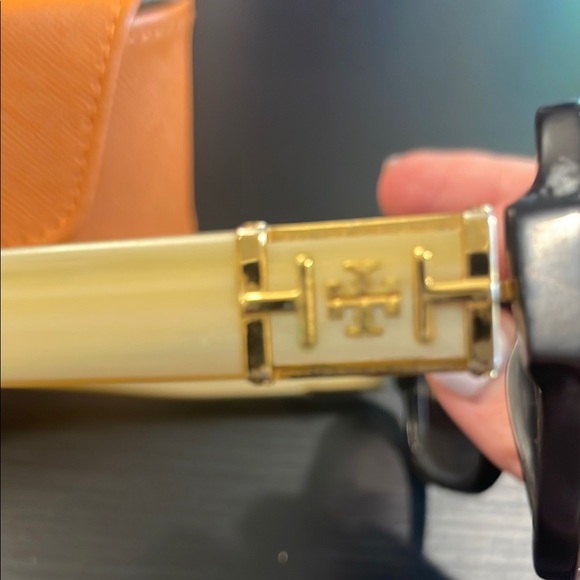Tory Burch Black Sunglasses with Gold Accents and Orange Case - Picture 5 of 7